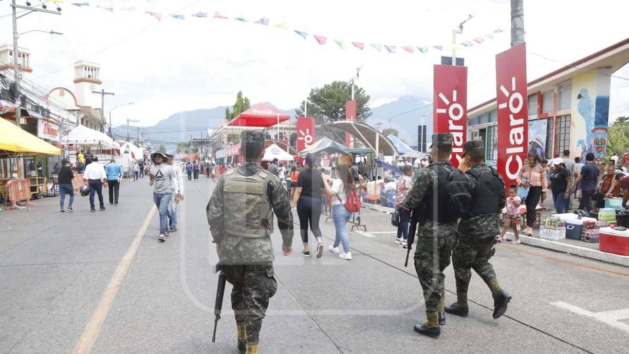 Miles de hondureños y turistas extranjeros disfrutan del Gran Carnaval de La Ceiba 2022