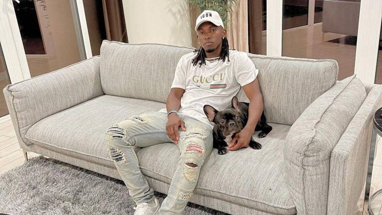 Esto le ha permitido conocer diferentes lugares emblemáticos, principalmente en suelo galo, en donde reside actualmente.