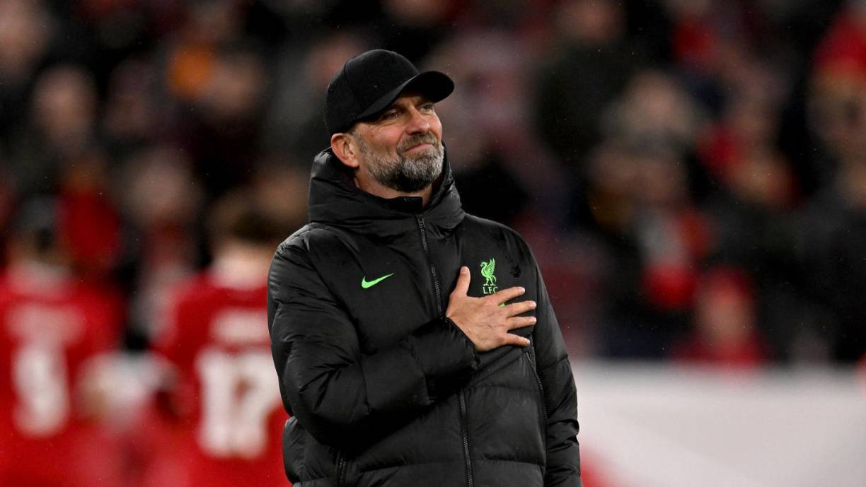 Jürgen Klopp descartó volver a entrenar en un futuro cercano, incluida la posibilidad de dirigir a Inglaterra: “Por ahora, es todo de mi parte como técnico. Estoy buscando paz y tranquilidad, y lo estoy disfrutando. Era el momento de dar un paso al costado y dejar todo descansar”.