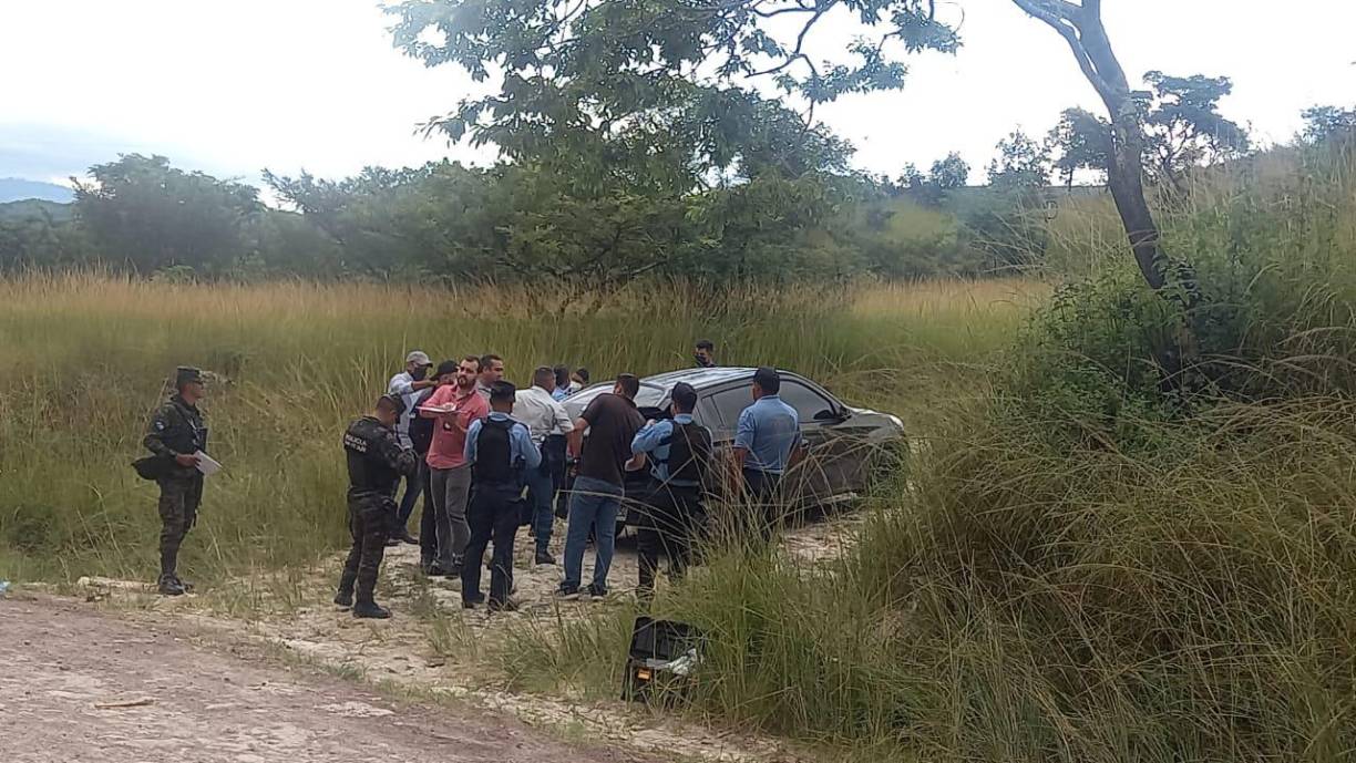 Él conducía un pequeño Suzuki Alto, con placas HAU 4250, en el cual transportaba pasajeros de un lado a otro.