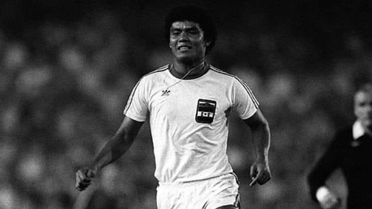 Grandes figuras del fútbol también están sepultadas en el cementerio general del barrio Mejía como Roberto “El Macho” Figueroa, quien falleció en 2020, entre otras personalidades del balompié nacional. 