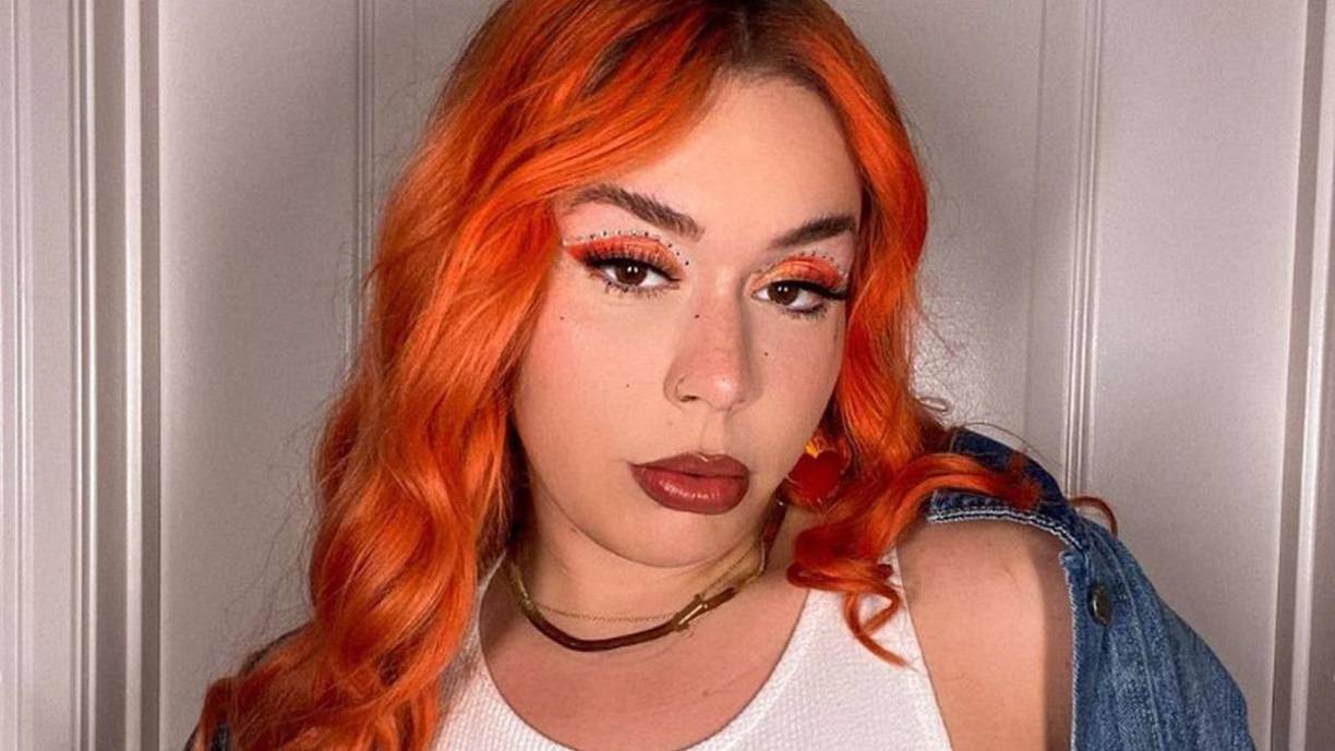 La hija del cantante y compositor de género urbano, ya se posicionó ante esta batalla legal y decidió apoyar a su madre; ante esto, ha estado presente a su lado en las audiencias.