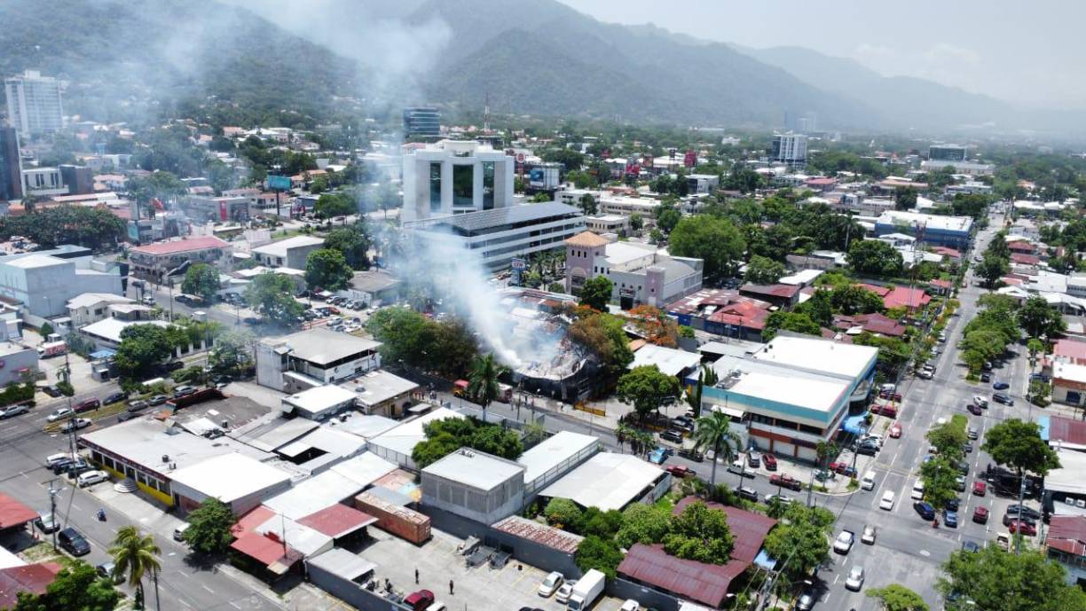 Dramático: llanto por el incendio de restaurante en San Pedro Sula