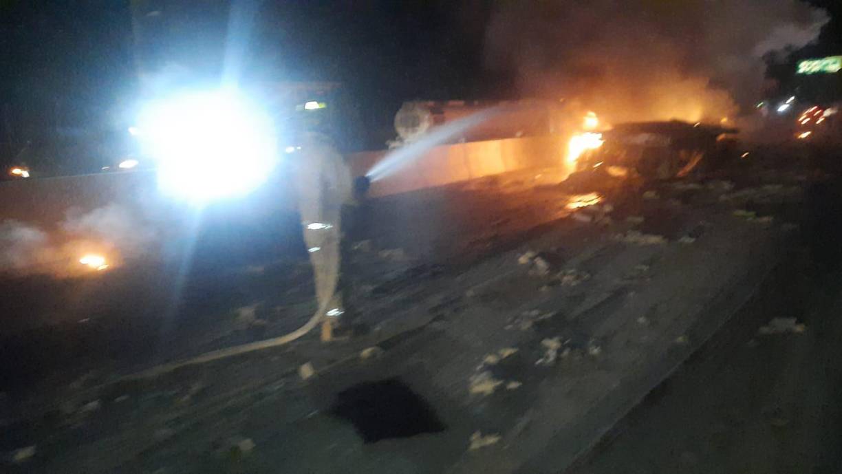 En altas horas de la noche, se suscitó un nuevo accidente que dejó una víctima mortal y cinco heridos. 