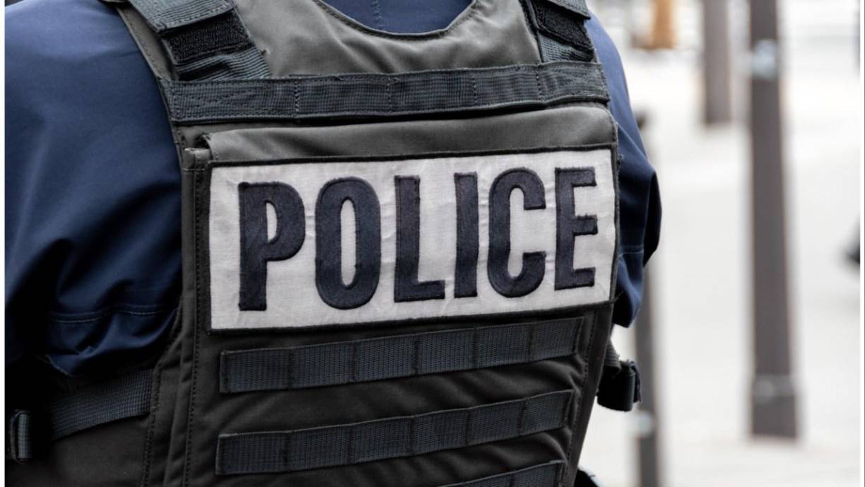 La policía inició una investigación y pudo rastrear la dirección IP de la computadora utilizada por Jazmin Páez en el momento de hacer la búsqueda y la consulta en el sitio web. Los resultados llevaron a los agentes hasta el hogar de la madre del niño de 3 años, y su abuela confirmó la identidad del pequeño como la víctima del intento de asesinato.