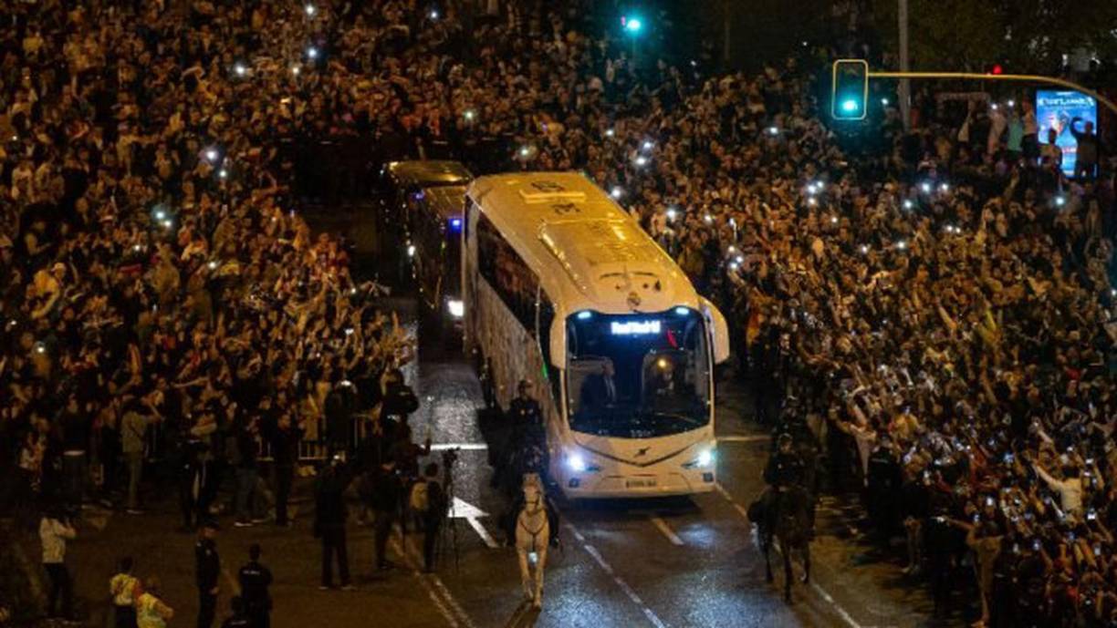 El Real Madrid tuvo un hostil recibimiento por parte de los aficionados del Athletic Club de Bilbao.