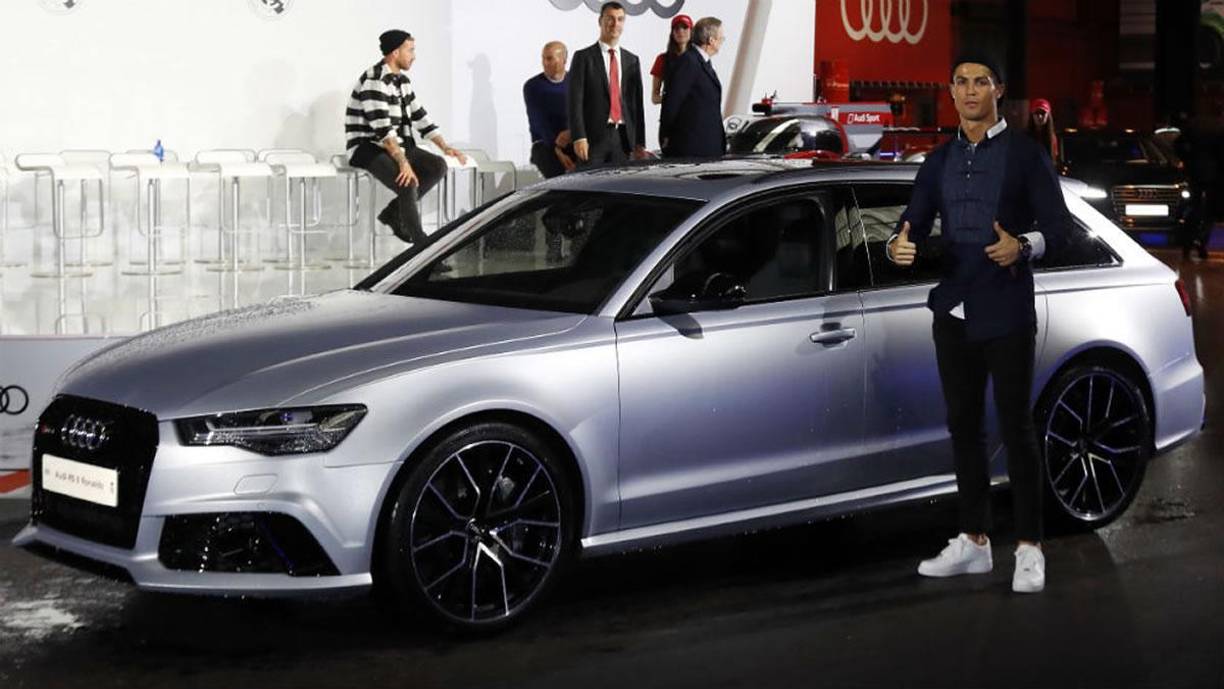 Audi RS6 Performance - En 2016, Cristiano eligió este RS6 Avant en la entrega de coches de Audi a la plantilla del Real Madrid. Un familiar deportivo con 605 CV de potencia. Estaba valorado en 145.070 euros.