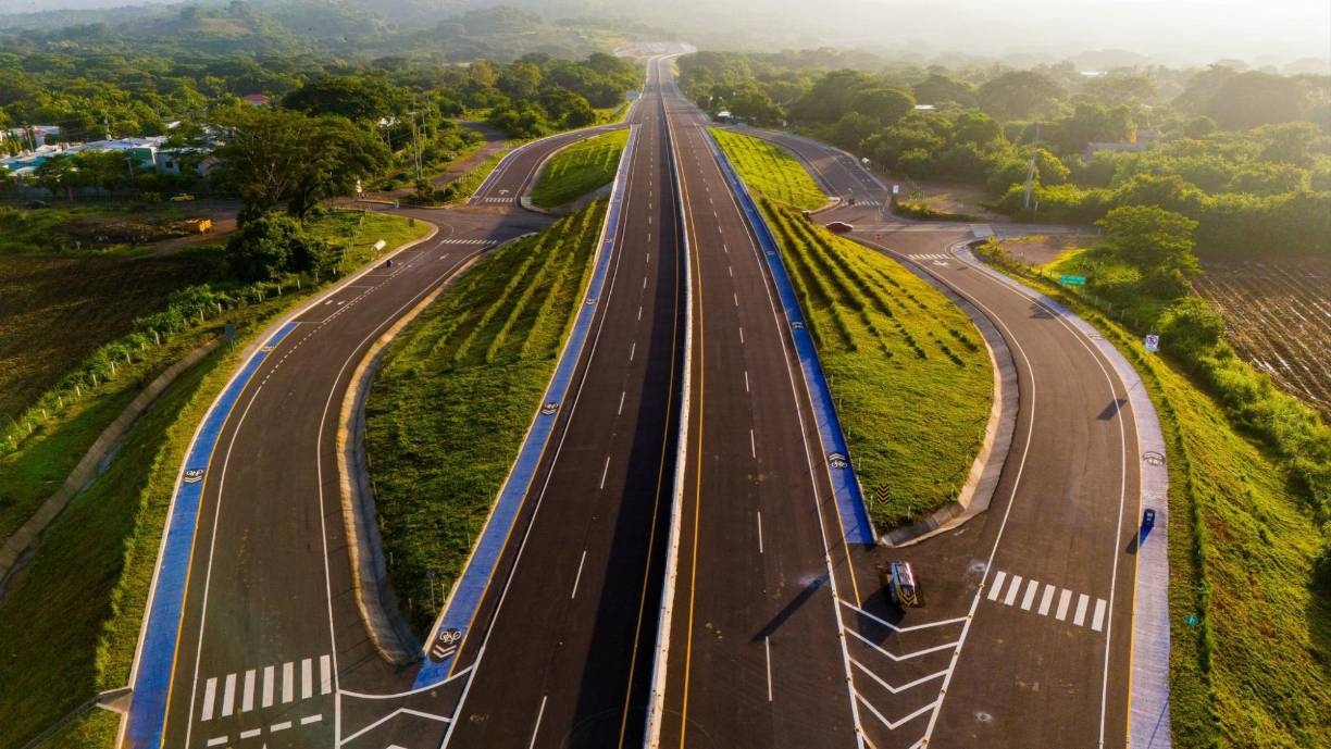 Durante el evento, se destacó que el periférico reduce los tiempos de traslado en la zona de una hora a tan solo 20 minutos, lo que promete dinamizar la economía local y fortalecer el comercio con países vecinos como Nicaragua y Honduras.