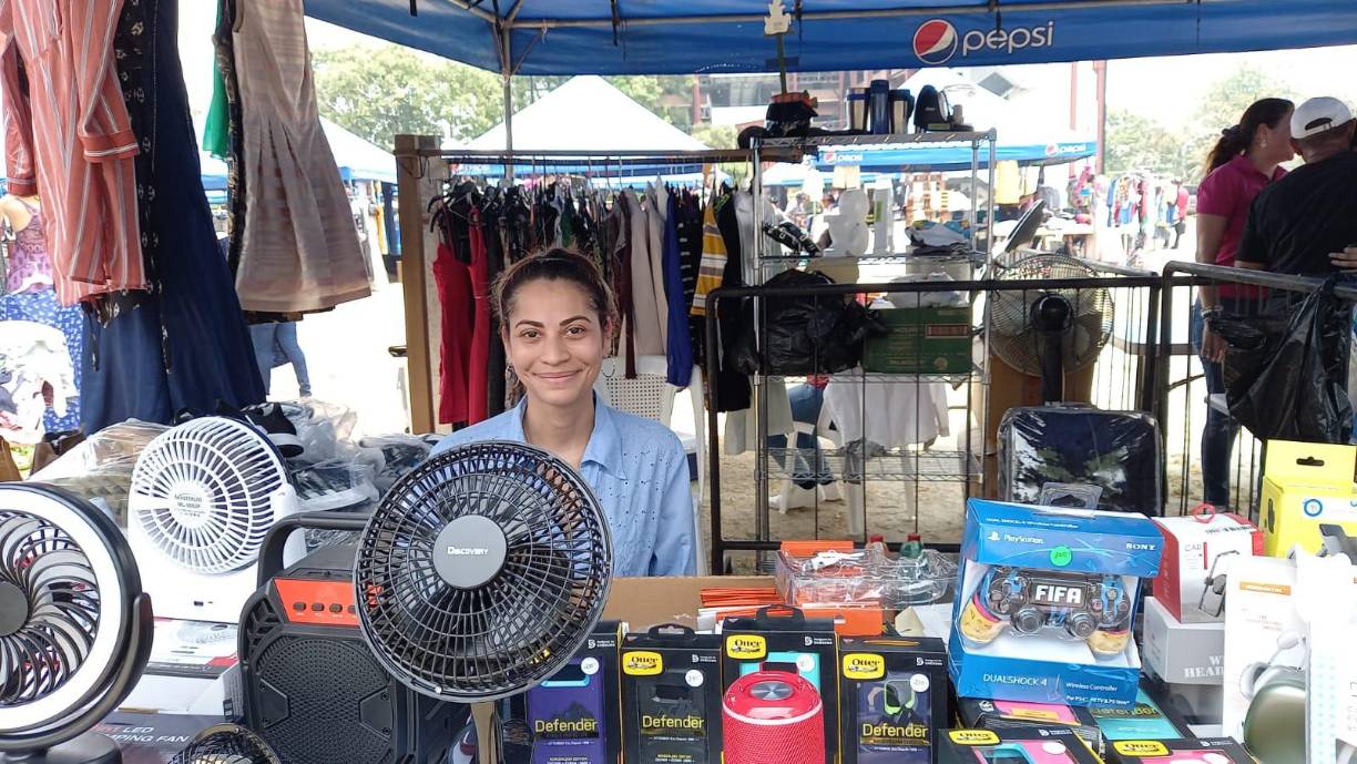 Digna Dubón, venta de artículos.