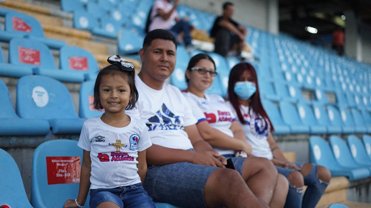 También las familias se unieron para disfrutar de un nuevo clásico entre Olimpia y Motagua.