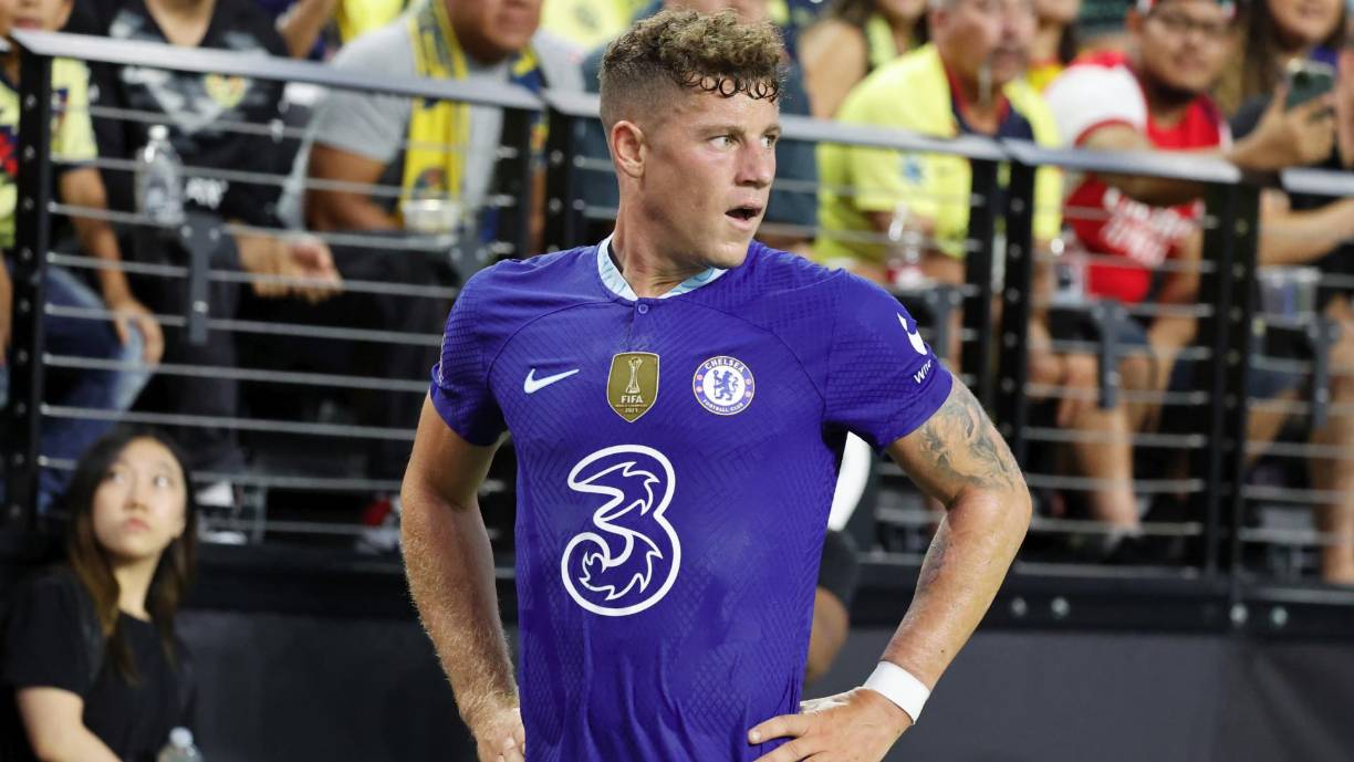 Ross Barkley (28 años) - El centrocampista inglés era una de las salidas obligatorias del Chelsea y rescindió contrato con los ‘blues’ el pasado lunes, lo que lo convirtió en agente libre. Desde entonces no se le ha relacionado con ningún club, pero toda su trayectoria profesional ha sido en Inglaterra, por lo que es posible que su deseo sea seguir en un equipo inglés.