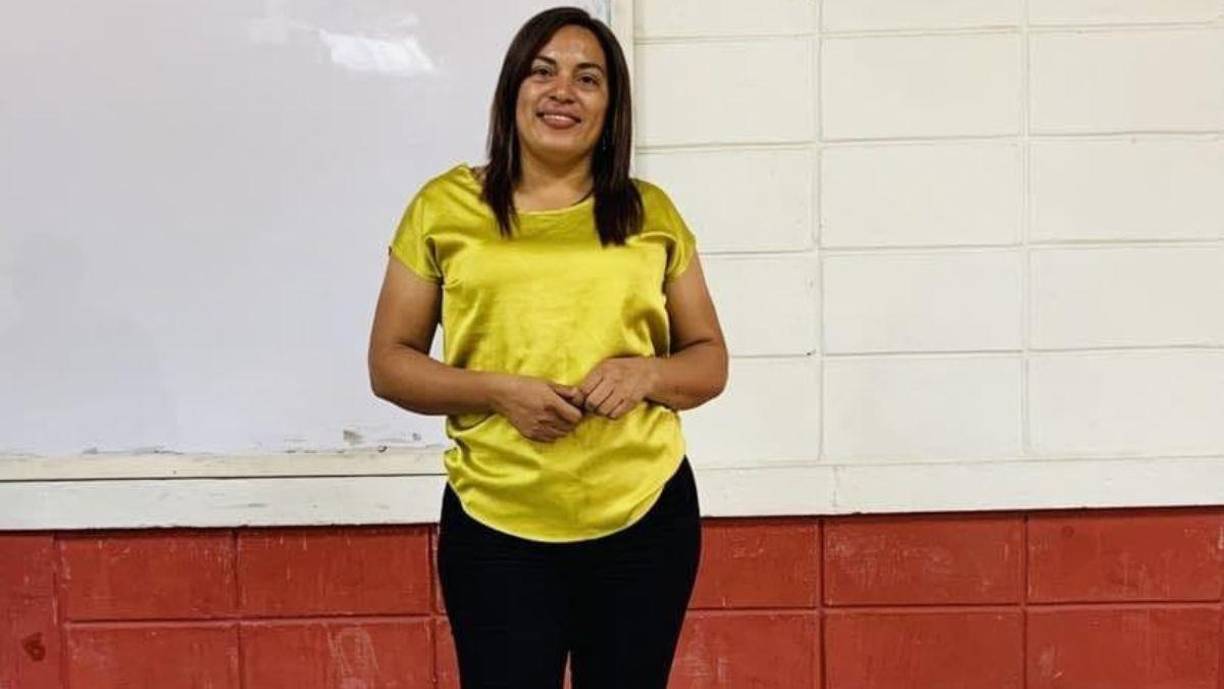 Dania, estaba próxima a titularse como licenciada en Ciencias Sociales, por lo que desempeñó su práctica profesional en el mencionado centro educativo, donde enamoró a sus alumnos.