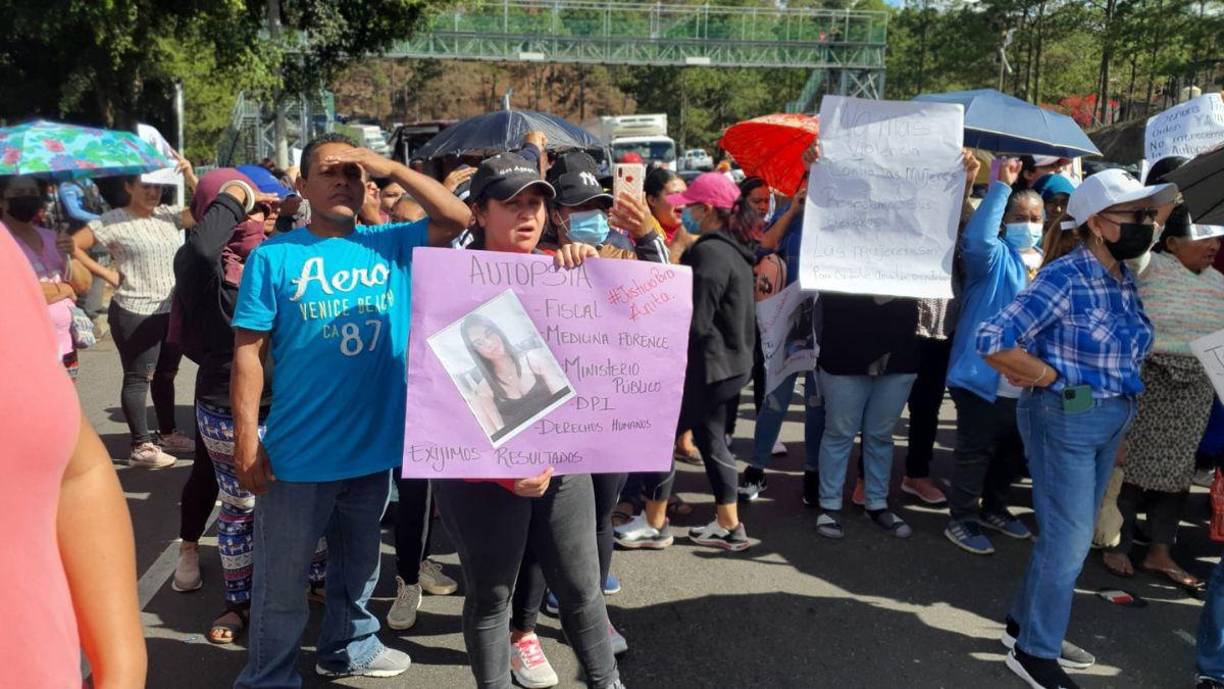 “En diferentes ocasiones le logramos ver moretes en las piernas, en los brazos y mordidas feas y nosotros le decíamos: ‘¿Qué te pasó, Anita?’ y ella decía: ‘Es que así juega Franco’, justificando cada una de los actos que él hacía”, dijo Angie Hernández, hermana de Ana.