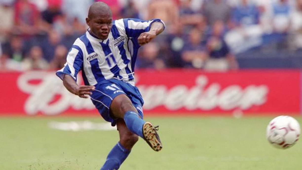 El exfutbolista se suma a otros nombres reconocidos del deporte nacional que han decidido incursionar en la política junto a Libre, como <b>Ramón Maradiaga</b>, <b>Óscar “Cocli” Salgado</b> y <b>Julio César “Rambo” de León</b>. 