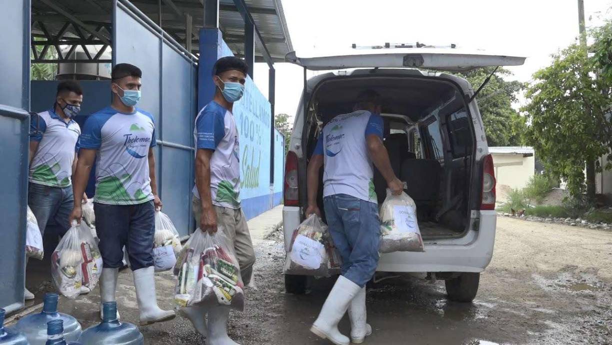6. Categoría Otros: Agua TholomacCon dedicación y trabajo arduo, Aguas Tholomac es reconocida por sus clientes por ofrecer 100% calidad en su agua, que cumple con todos los procesos de filtración y purificación mediante osmosis inversa ozono, para garantizar que sea pura, libre de bacterias y así lograr saciar la sed de los hondureños. 