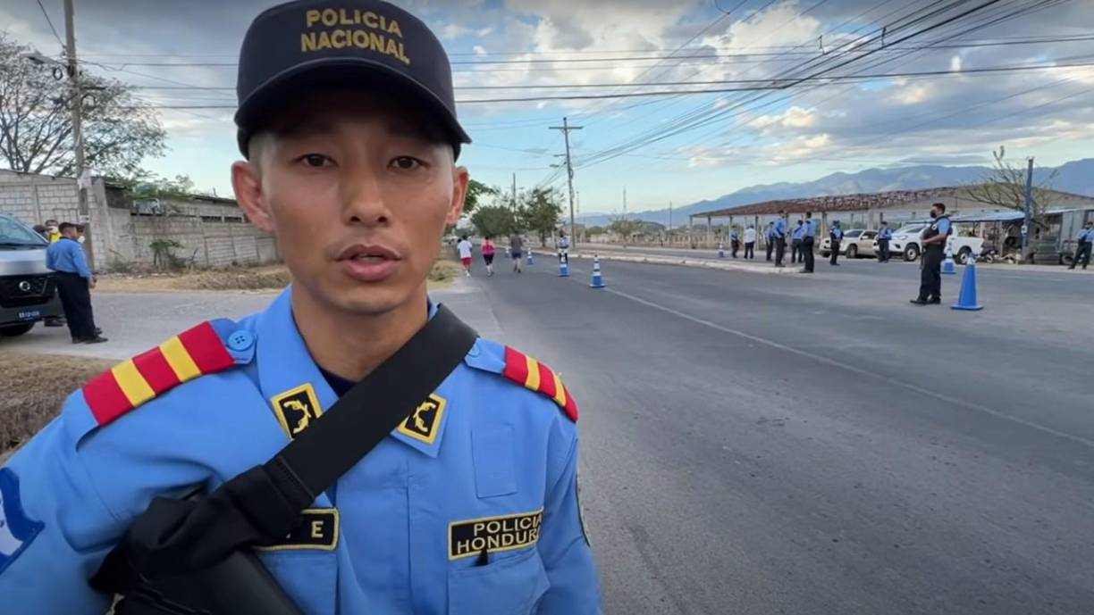 El año pasado fue parte de la iniciativa “Policía por un Día”, junto a otros influencers catrachos, dirigida por el clase Joaquín Díaz “El Polituber”. 