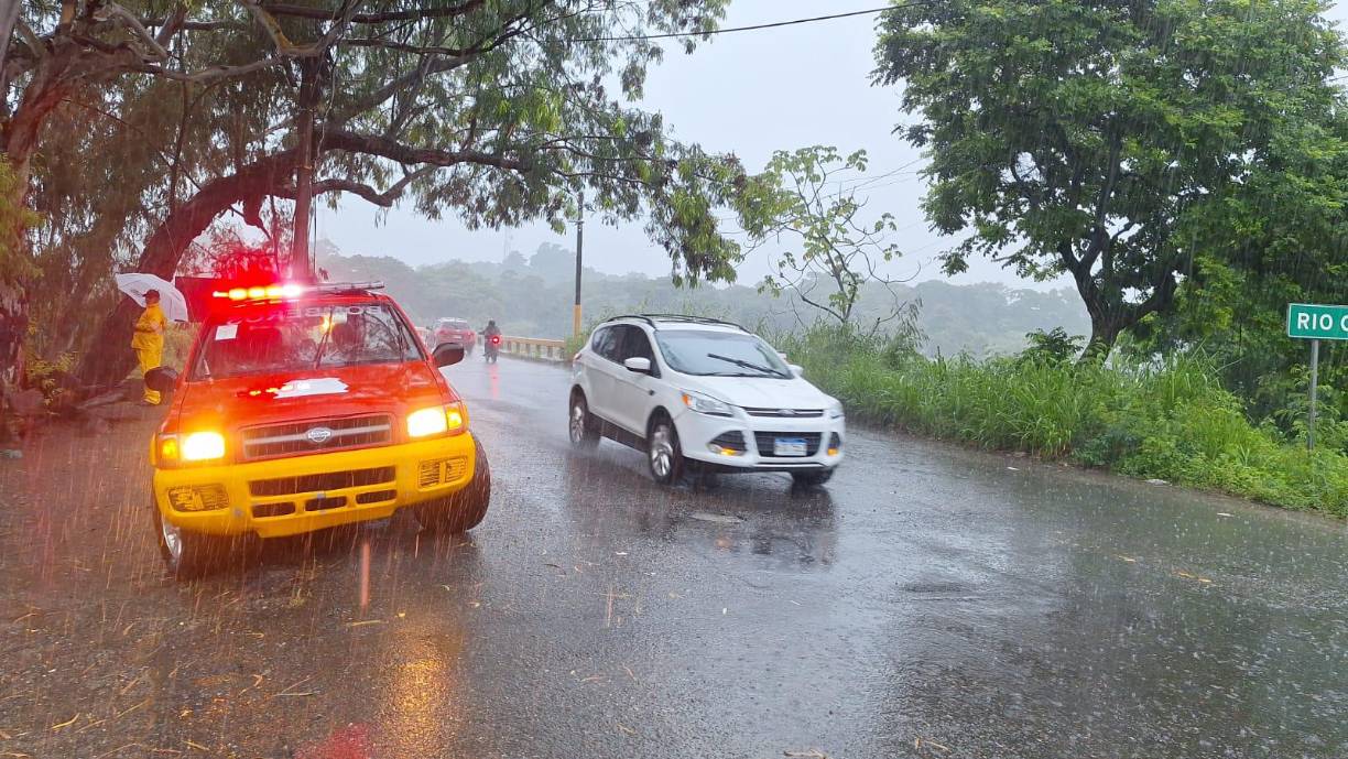 El ciclón tropical permanecerá semiestacionario desde el jueves hasta el domingo frente a la costa de los departamentos de Atlántida, Colón y Gracias a Dios, lo que provocará fuertes lluvias. 