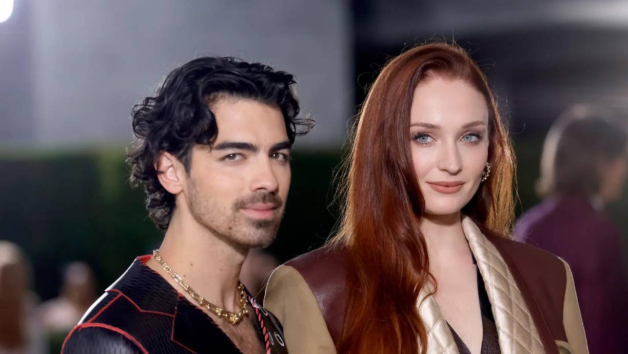 El divorcio de Sophie Turner y Joe Jonas acaba de dar un giro inesperado, para peor. La actriz ha presentado los documentos legales necesarios el jueves por la mañana en un tribunal de Manhattan para solicitar el regreso inmediato de sus dos hijas a Inglaterra, alegando que están siendo ilegalmente retenidas.