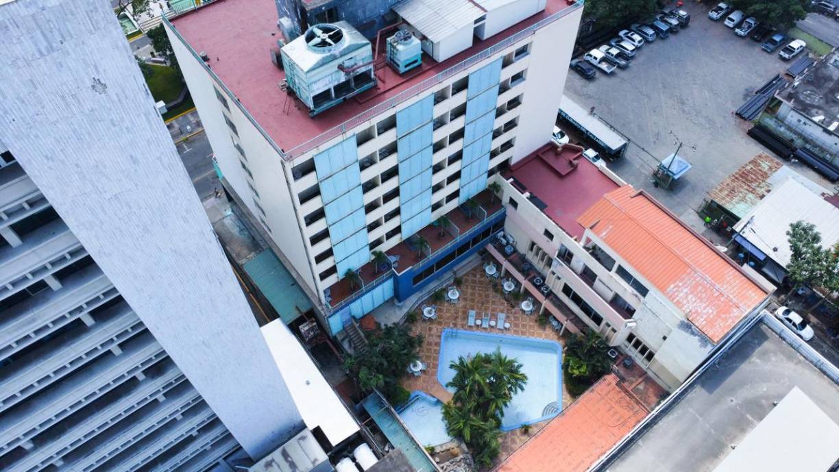 El hotel fue fundado el 20 de enero de 1970 por la familia Jacobson Connor, en aquel momento con la intención de brindar una opción de hospedaje de calidad a los viajeros que visitaban San Pedro Sula por motivos de trabajo y vacaciones.