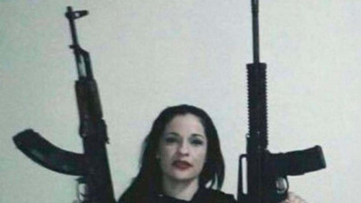  Margarita Calderón Ojeda, “La China”: Esta sicaria fue delatada por su expareja Pedro Héctor Gómez Camarena, “El Chino”. En noviembre de 2011, la Procuraduría General de Justicia de Baja California Sur detuvo al entonces joven de 20 años, luego de que tratara de alejarse de los sicarios de Dámaso López Serrano, “El Mini Lic”.