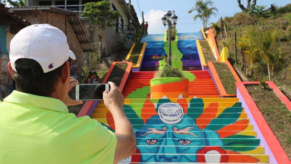  Iris Bueso, presidenta del Comité de Turismo de Dulce Nombre de Copán, detalló que también se trabaja en la ampliación de servicios turísticos para atender a cada visitante.