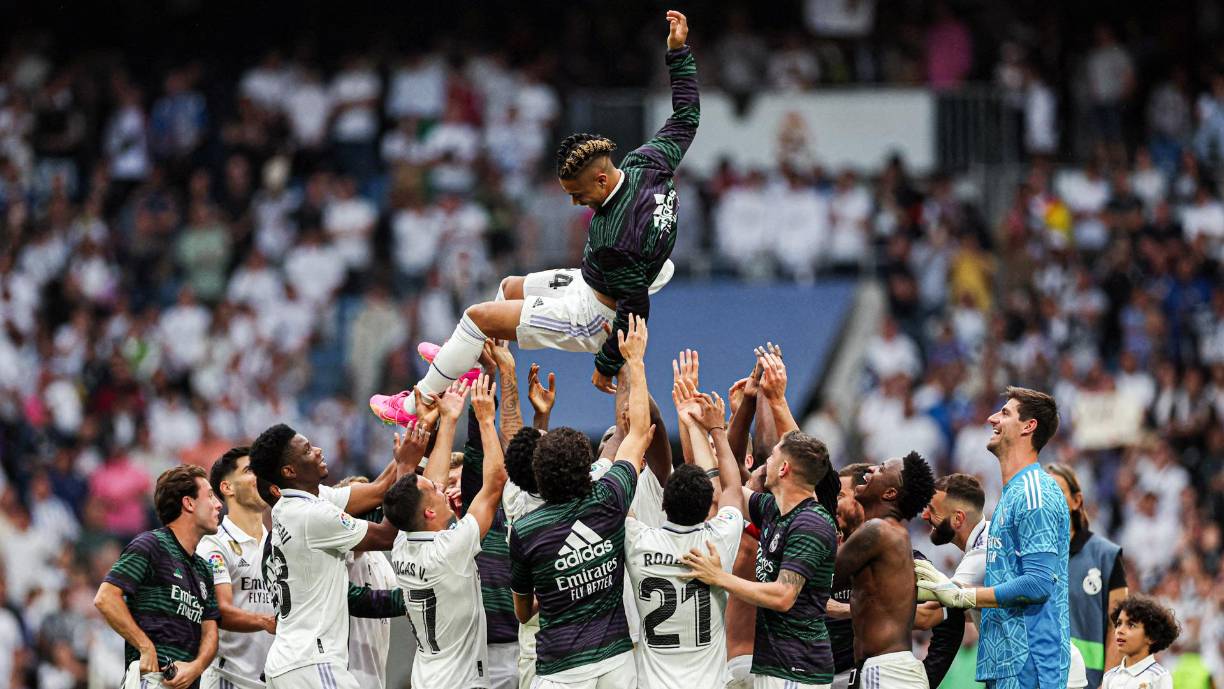 Otro de los futbolistas que fue despedido por la afición y sus compañeros, fue Mariano Díaz.