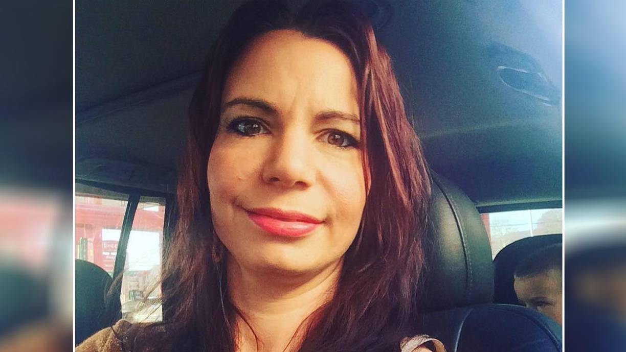 “Tiene que ser una broma”, le dice Spicuzza, madre de cuatro hijos, a Crew cuando este le pone el arma detrás de su cabeza y le ordena que siga manejando.