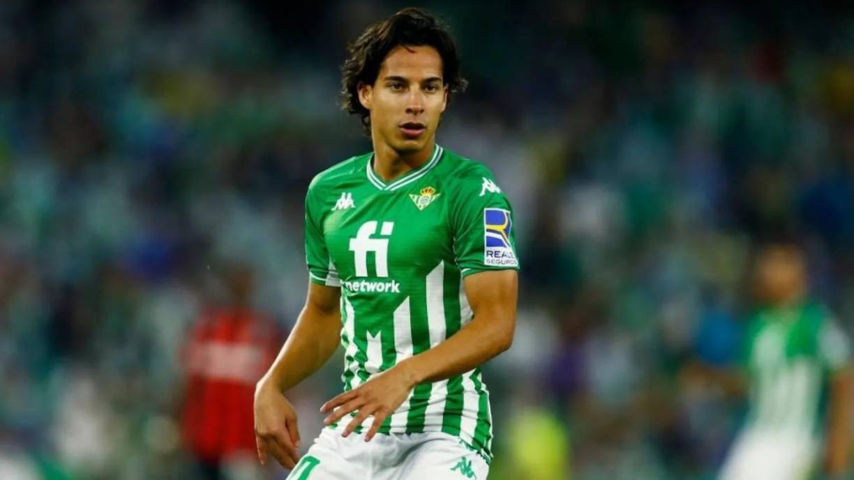 El Betis no dejaría salir a Diego Lainez. En los últimos días, el Rayo Vallecano parecía ser un destino posible para el mexicano. Sin embargo, el entrenador verdiblanco, Manuel Pellegrini, no quiere ceder todavía el futbolista. La razón: no tiene un sustituto.