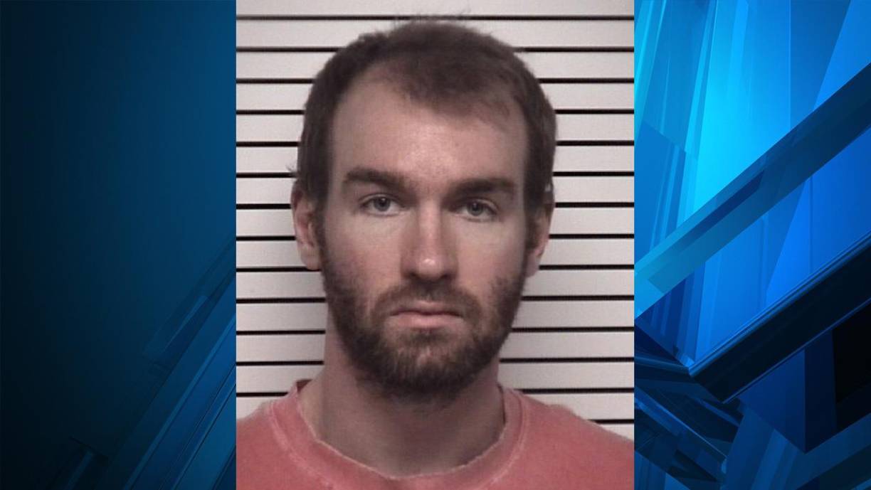 El piloto fue detenido en el condado de Iredell, Carolina del Norte y se encuentra en prisión.