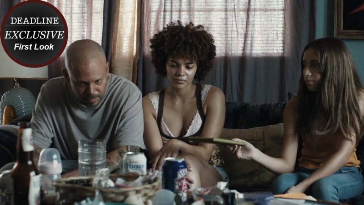 “Hay algo que me ha pasado muy pocas veces mientras escribo que no tiene una explicación concreta. Ese algo (que no sé bien que es) se siente muy especial y descubrí que actuando también lo puedo sentir. Esta es mi primera película actuando y ojalá que pueda hacer esto mas veces. Super agradecido de formar parte de la selección Oficial de Sundance este año. Nos vemos allá”, expresó René Pérez Joglar, más conocido como Residente, en su cuenta de Instagram. 