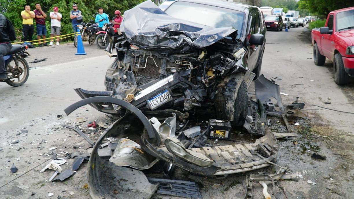 Así quedó el pickup con el que impactó la Ford Escape.