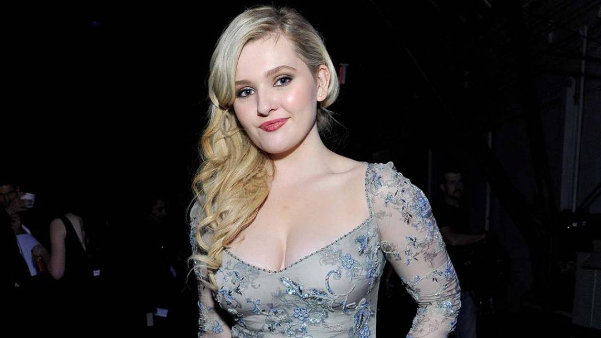 “Como sobreviviente de violencia doméstica me sentí obligada a escribir un poco sobre mi historia. Estuve en una relación muy abusiva durante casi dos años. Todo comenzó a la perfección, estaba tan enamorada. Desafortunadamente, mi abusador se aprovechó de mi inocencia e ingenuidad y, posteriormente, la relación se volvió violenta”, confesó la estrella.