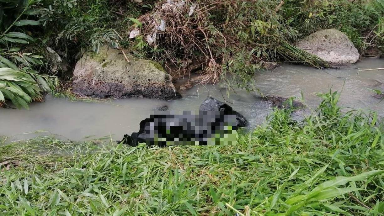El hallazgo se registró a las 8:14 am de ayer en la orilla de la quebrada La Calavera, en el barrio Jesús de Buena Esperanza de Siguatepeque (Comayagua), zona central de Honduras. 