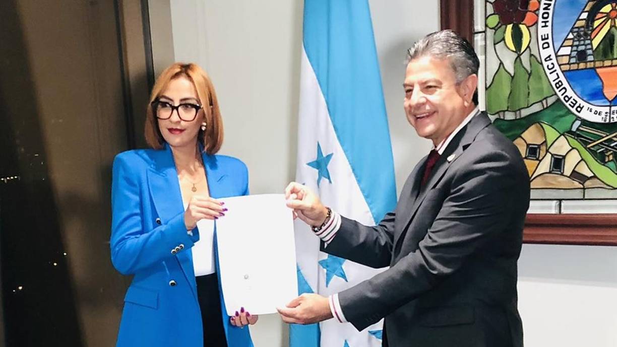 La abogada Alexa Dinorah Solórzano fue juramentada este jueves como gobernadora política del departamento de Cortés.
