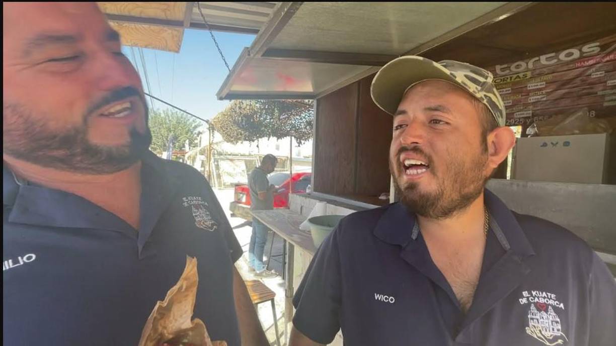 Al acercarse a El Wiko parece que le habla al oído provocando que se estremeciera y menciona: “Afedo, cámate, pofavo”, que provocó cientos de memes.