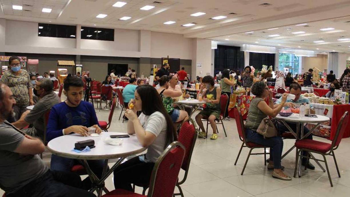 Con 200 emprendedores esforzados y llenos de sueños comenzó el Bazar del Sábado en marzo de 2016 a cargo del presidente en ese entonces, Jorge Faraj.