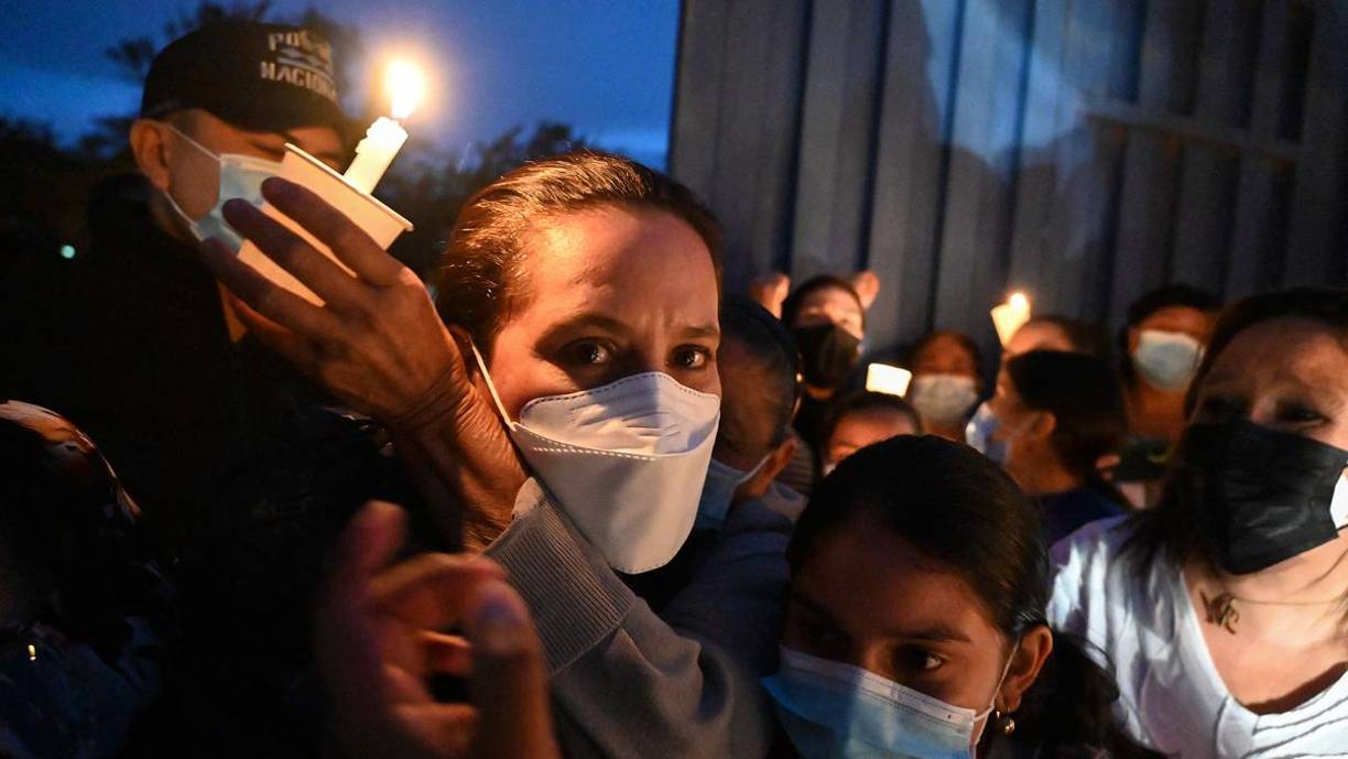 La esposa del Juan Orlando Hernández condenó el trato que le dieron al momento de capturarlo. AFP