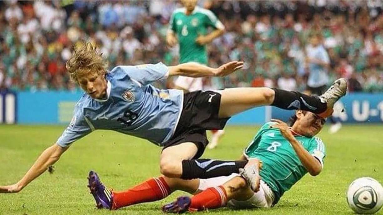 A lo que el usuario respondió al exfutbolista: “‘No soy guardia, pero ¿qué necesitás?’. Le ofrecí dinero y se fue corriendo a la panadería. Evidenciaba que el tenía hambre”.