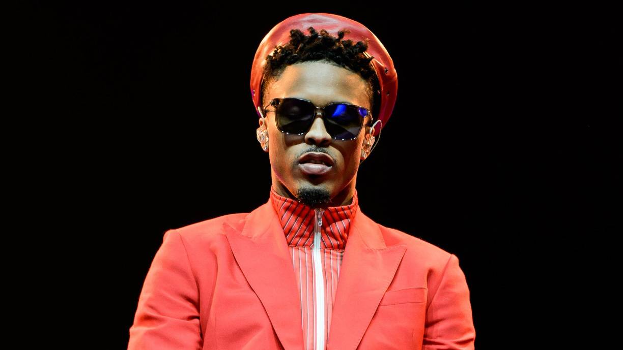 Tras esto, August Alsina ha seguido adelante con su carrera en la industria discográfica, aunque insiste en que él ha sido la víctima en toda esta historia porque ha perdido amigos y contratos profesionales por haberse convertido a ojos del mundo en el amante de Jada y el rival de Will, una de las estrellas más queridas de Hollywood.