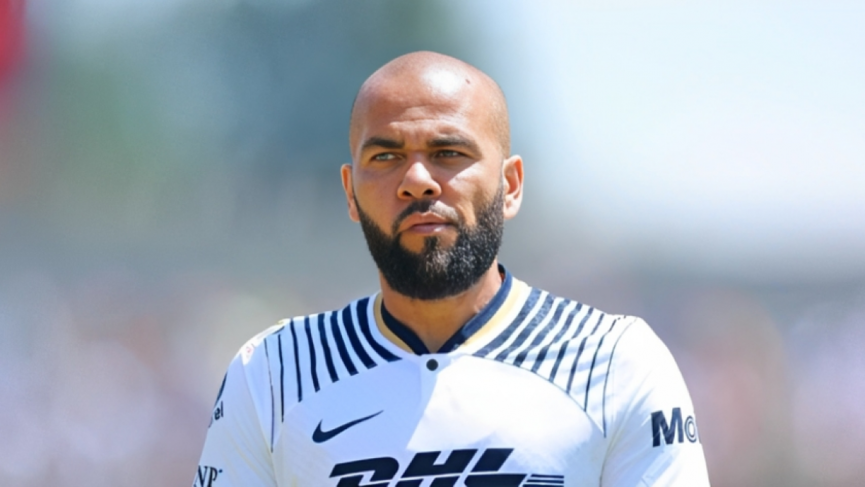 Dani Alves compareció este miércoles ante una jueza de Barcelona que le notificó que irá a juicio por supuesta violación.