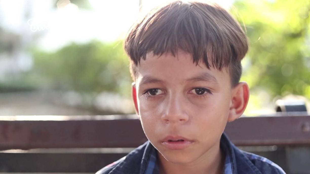 Marlon Yasir nació sin poder caminar y tras hacerse viral cantando “La de la Mochila”, canción que hizo famoso a Pedro Fernández, su vida ha dado un giro de 180 grados.