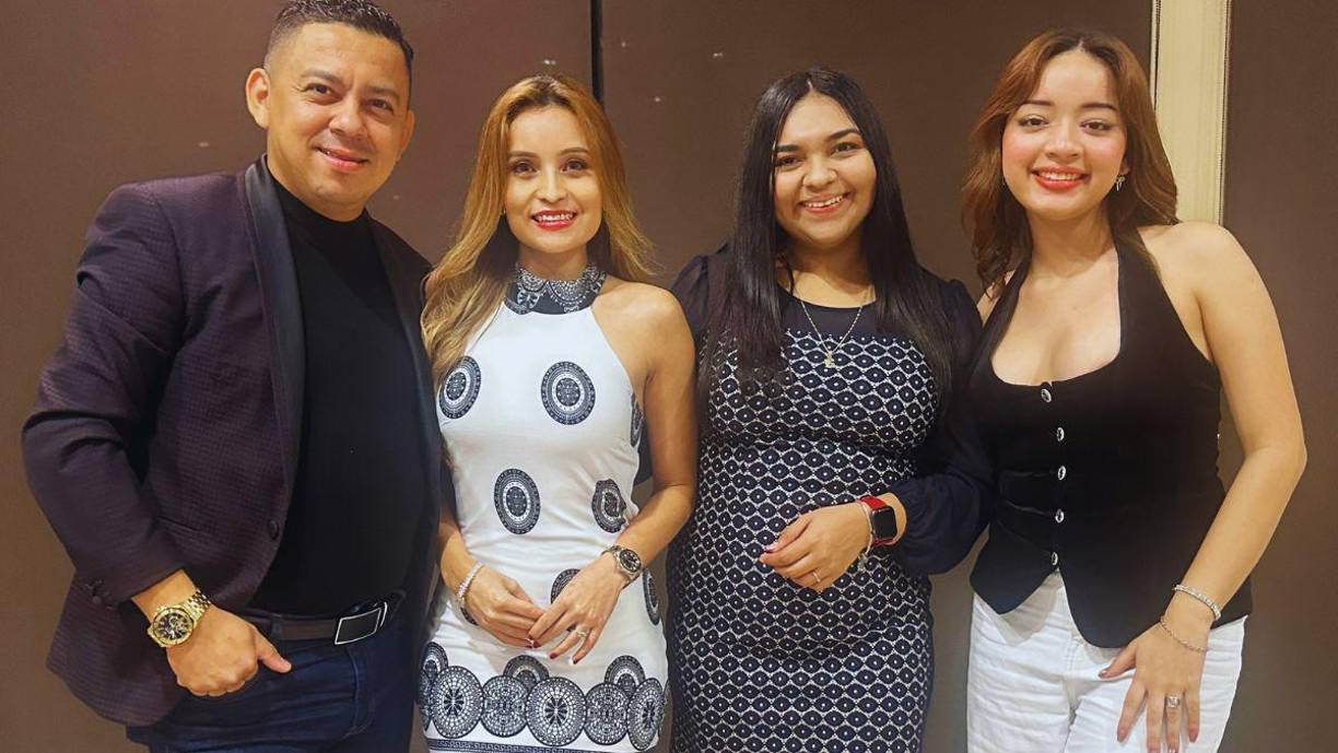 Jonathan y Julissa Quiroz, Ana Graciela Quiroz y Emy Baide