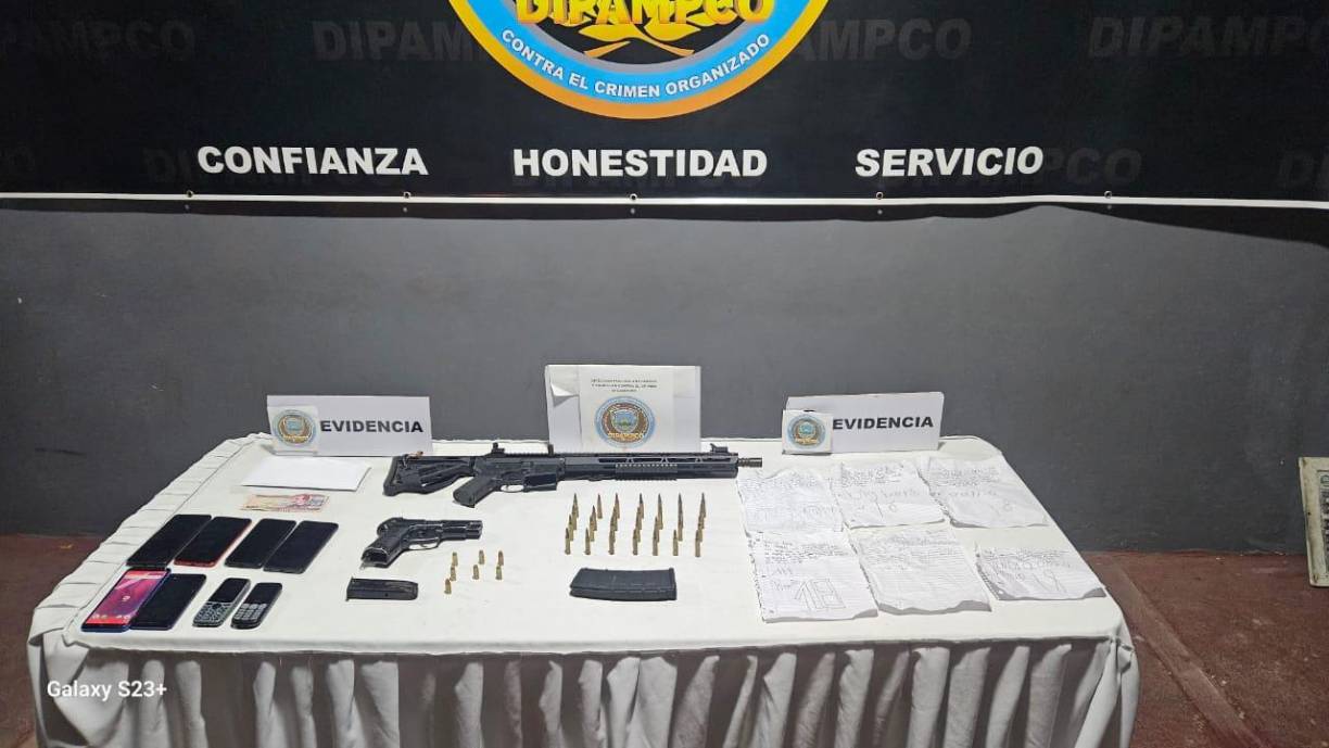 En las notas también comparten los números telefónicos a los que deben de comunicarse.