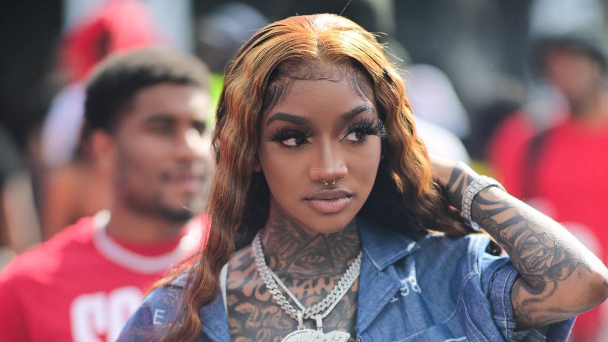 El famoso rapero Gucci Mane, quien compartió escenario y grabó un tema con ella, expresó su tristeza en redes sociales: “Es muy triste tener que decirle que descanse en paz a una joven tan maravillosa, una verdadera estrella, todos te extrañamos, Chant”. 