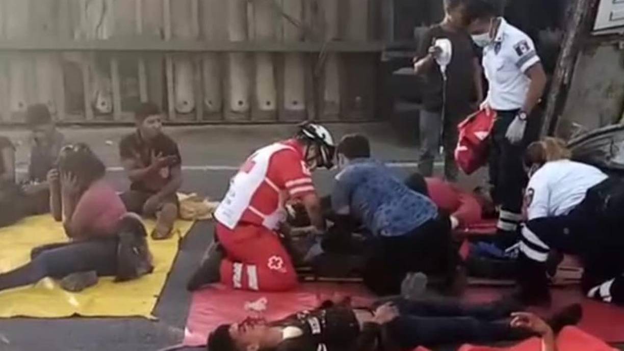 Chofer de tráiler “cargado” con migrantes que iban para Estados Unidos perdió el control