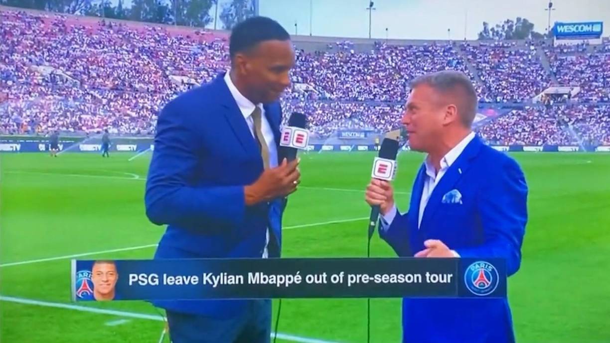 Sin embargo, previo al inicio del partido un analista de ESPN fue protagonista, quien sorprendó tras desplomarse en plena transmisión.