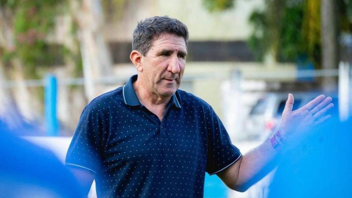 Héctor Vargas: Le dio un ultimátum al Vida para continuar en el 2024 en club cocotero. Se conoció que el estratega argentino le ha solicitado a la directiva de los cocoteros que pueda pagar la deuda económica que tiene con los jugadores. 