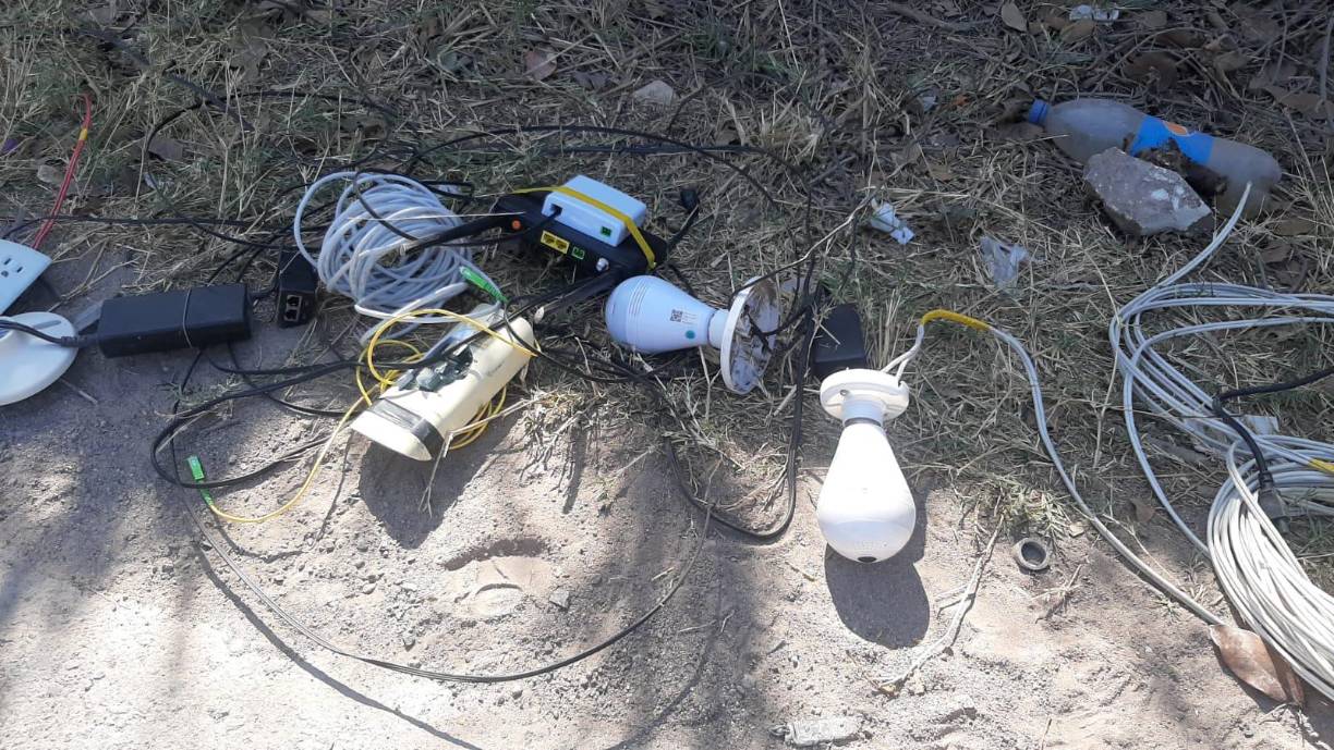 “No tenemos acceso para ver a los delincuentes, pero los delincuentes sí nos pueden ver a nosotros, porque han colocado cámaras a lo largo de estas colonias y tienen monitoreada a la Policía y toda la población”, indicó.