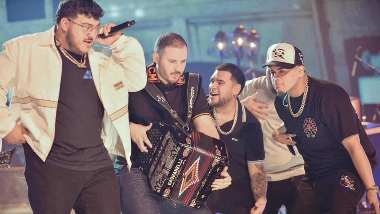 Grupo Frontera &amp; Fuerza Regida interpretarán en Premio Lo Nuestro el tema ‘Bebé Dame’. Una excelente combinación de regional mexicano con un toque urbano.