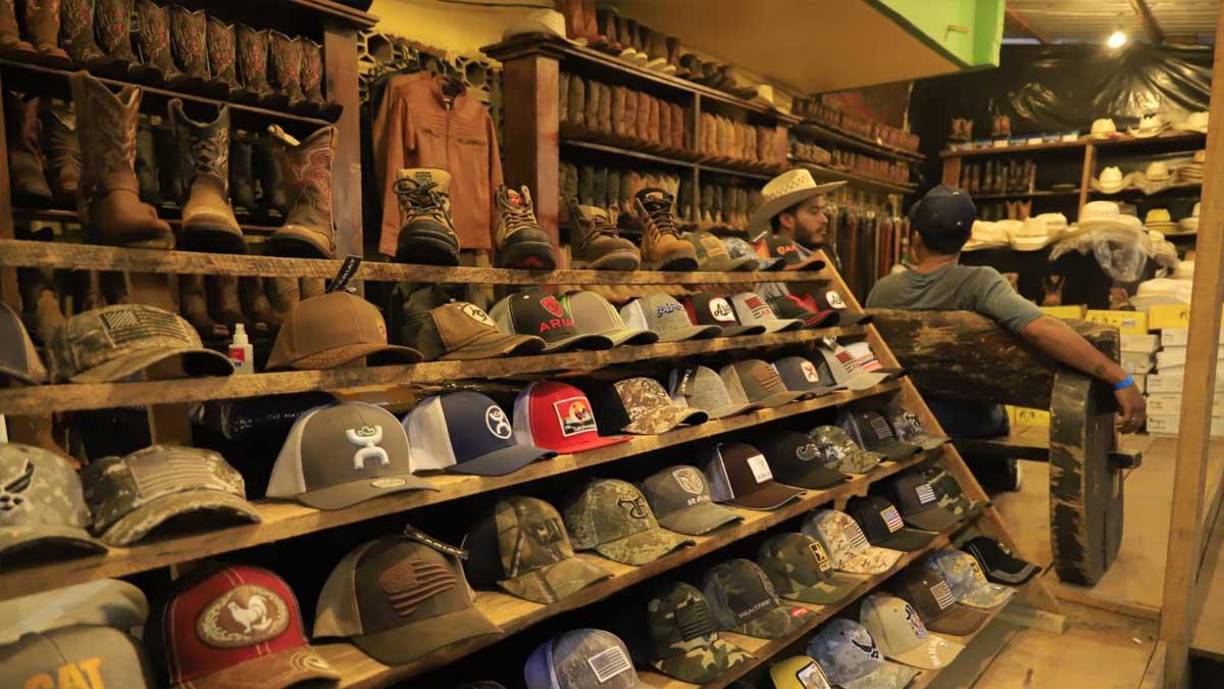 ¡Feria Juniana! Sampedranos se entretienen en el Campo Agas